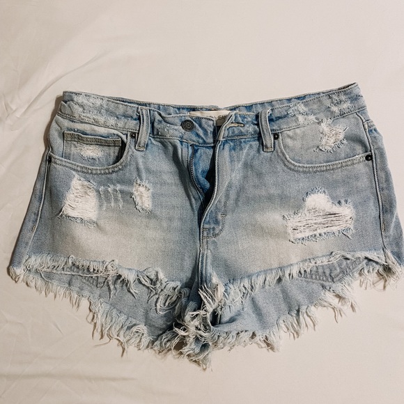 Hidden Jeans Low Cut Light Wash Shorts - Picture 1 of 3